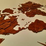 دیوارکوب نقشه جهان پازلی برجسته چوبی هنری