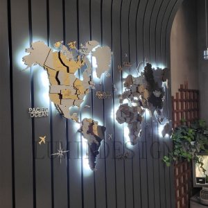 نقشه جهان پازلی رنگ طلایی و نقره ای