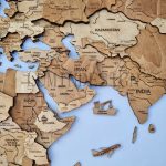 دیوارکوب و استیکر نقشه جهان دیواری چوبی